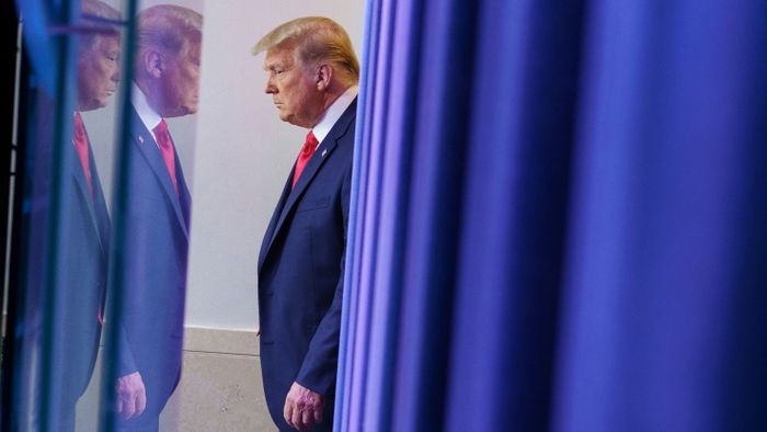 Vádat emeltek Trump ellen