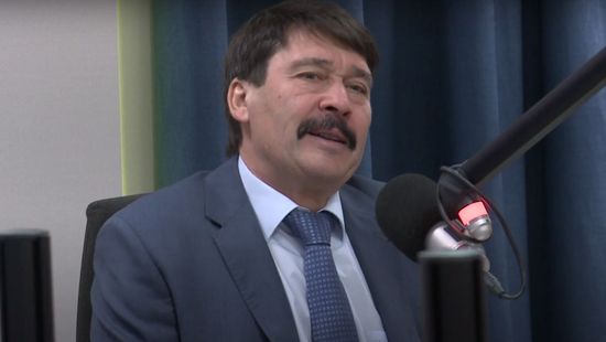 Egy ellenzéki és egy kormánypárti polgármesterrel beszélgetett podcastjában Áder János