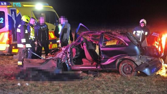 Árokba hajtott egy autó, egy ember meghalt, kettő megsérült