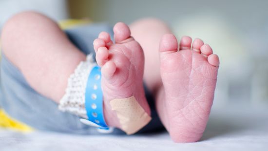 Százezer brit csecsemő génjeit kétszáz betegségre szűrik