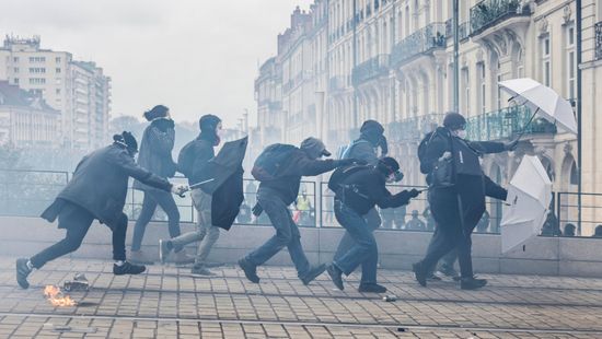 Franciaország: a tiltakozók nem akarnak engedni a 62-ből
