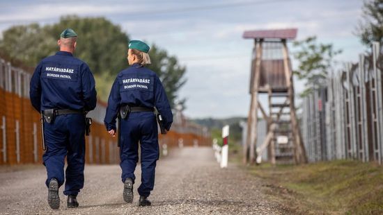 Nyolcvanegy éves embercsempészt fogtak a magyar rendőrök