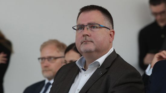 Kettős gazdálkodás gyanúja a dollárbaloldalon