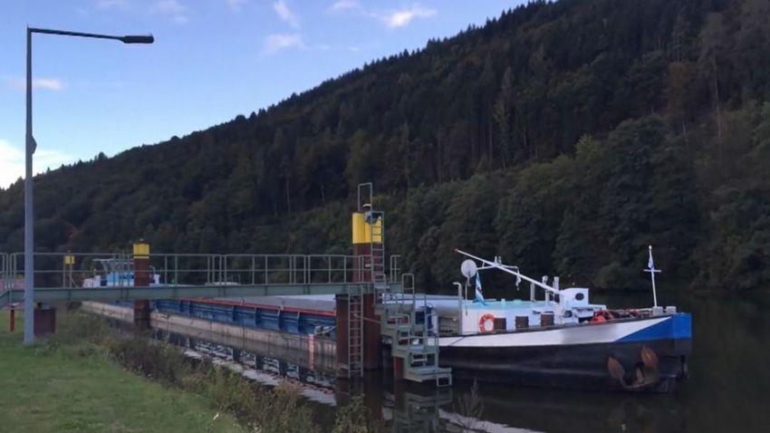 Elsüllyedt a Dunán egy magyar teherhajó, rengeteg olaj folyt ki