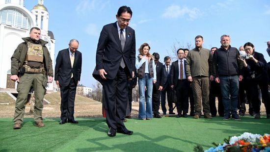 Kijev után Bucsába is ellátogatott a japán miniszterelnök