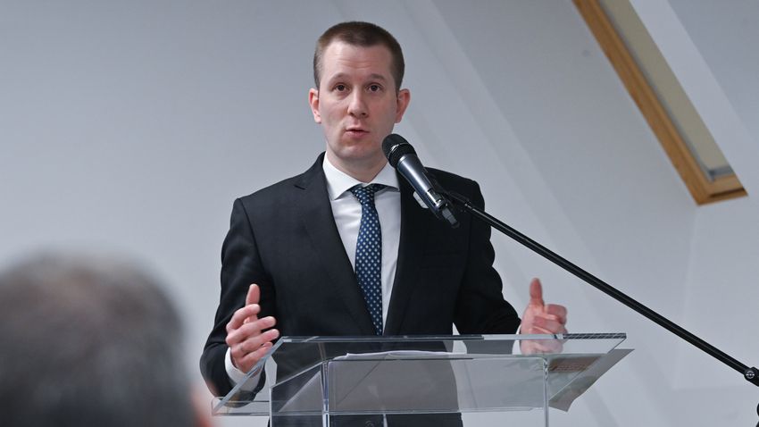 Politikai megrendeléseket kapnak külföldről a baloldali magyar médiumok