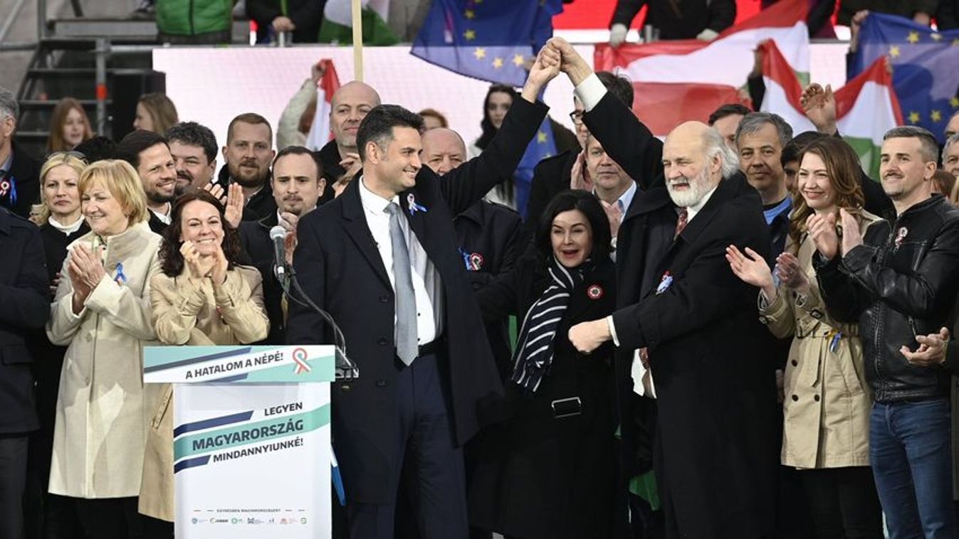 Borítókép: Márki-Zay Péter, hat ellenzéki párt közös miniszterelnök-jelöltje és az ellenzéki koalíció vezetői (Fotó: MTI/Szigetváry Zsolt)
 