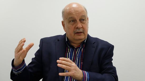 „Aki fizet, az rendeli a nótát”