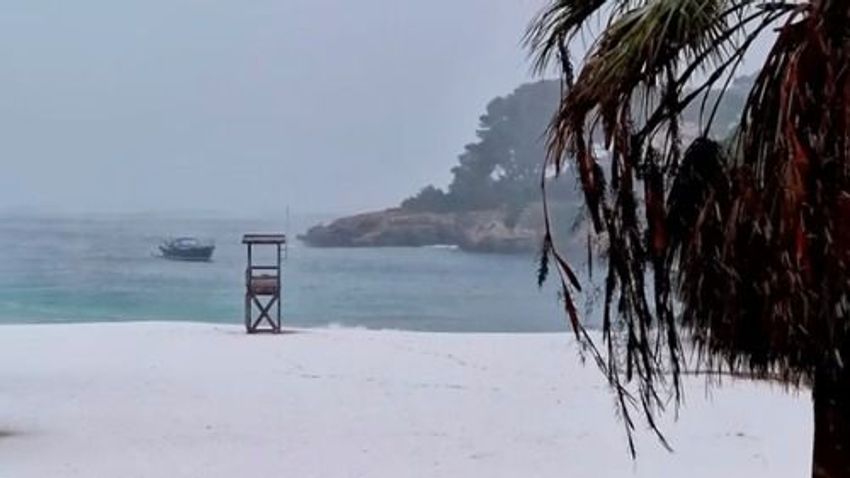 Hihetetlen, de szakadt a hó még Mallorca tengerpartján is + videó