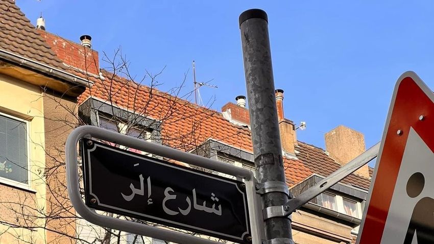 Arab nyelvű utcanévtáblát avattak fel Németországban