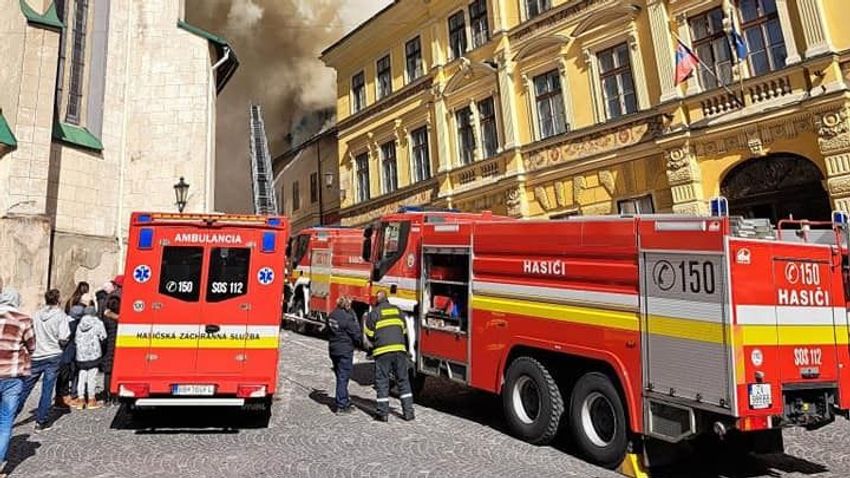Több történelmi épület megrongálódott a selmecbányai tűzvészben + videó