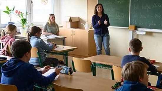 A német iskolákban már tolmács kell a szülői értekezleten