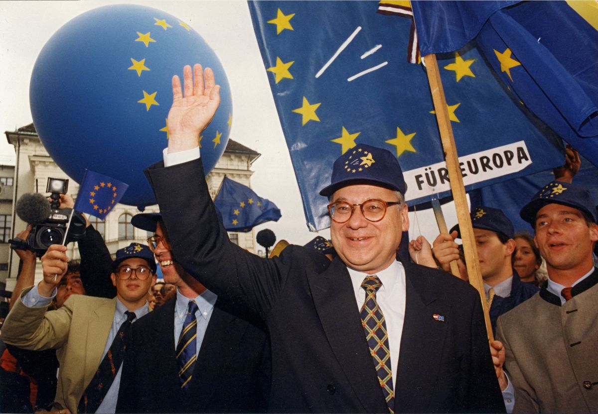 The vice-chancellor Erhard Busek after the EU-referendum on Ballhausplatz place