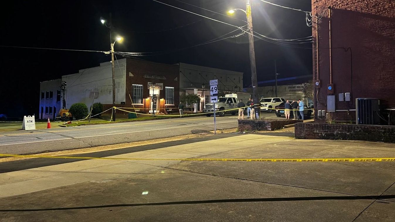 A Mahogany Masterpiece táncstúdió Dadeville-ben, Alabama államban, ahol szombat késő este többen életüket vesztették egy lövöldözés során. 2023.04.15-én. (Fotó: Twitter)