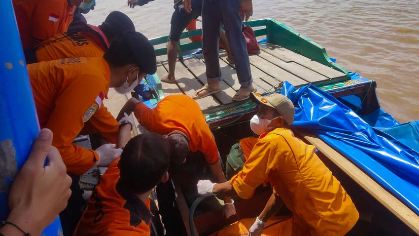 Halálos áldozatai vannak az indonéziai kompbalesetnek