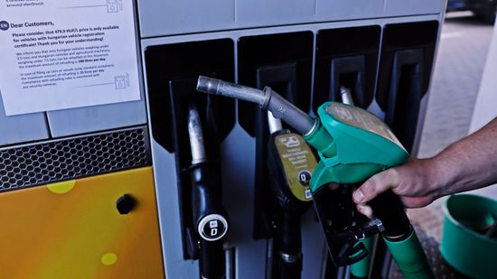 Péntektől hatszáz forint alá csökken a benzin ára