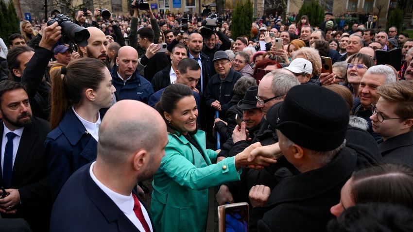 Mi, magyarok, határon innen és túl, egymásra mindenkor számíthatunk Mi, magyarok, határon innen és túl, egymásra mindenkor számíthatunk