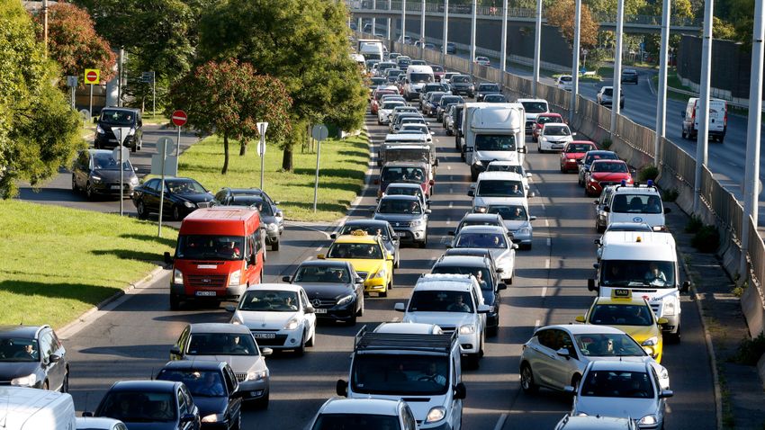 A leállósávban araszolhatnak azok, akik az M1-esen haladnának