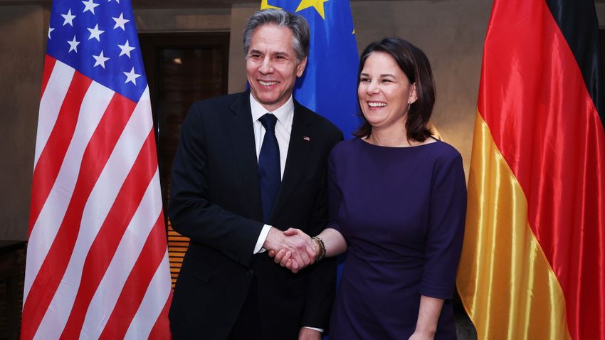 Elég volt az USA-val szembeni szélsőségesen alárendeltségi viszonyból Elég volt az USA-val szembeni szélsőségesen alárendeltségi viszonyból