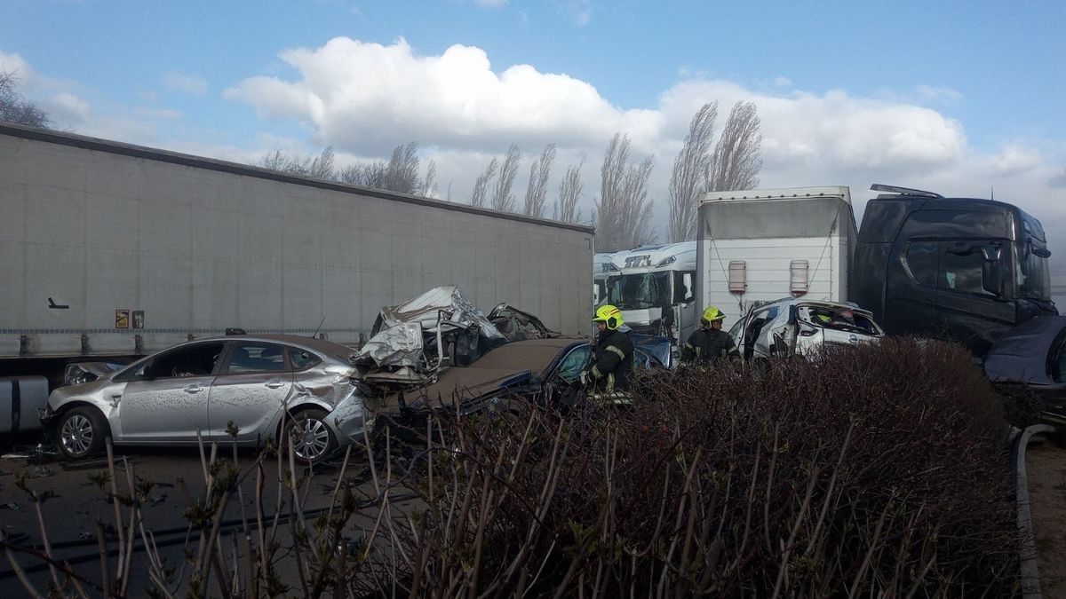 A hős tűzoltó tovább mentette az embereket a tömegbaleset után