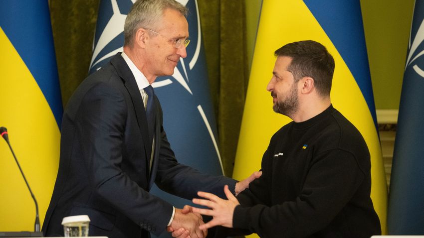 NATO-főtitkár: Ukrajna csatlakozása nincs napirenden, amíg dúl a háború