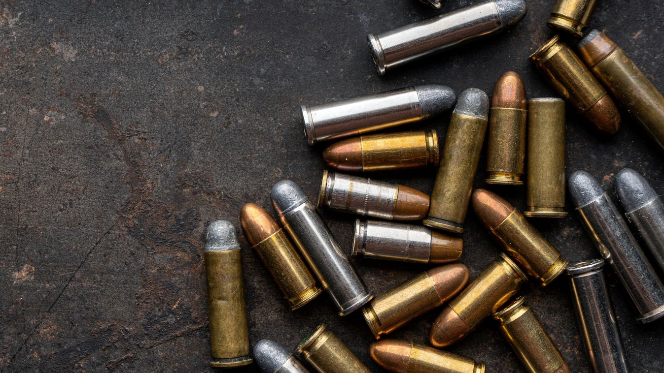 Ammo.ammunition,On,Dark,Background.,,top,View,And,Free,Space,For, illusztráció, lőszer, hüvely
