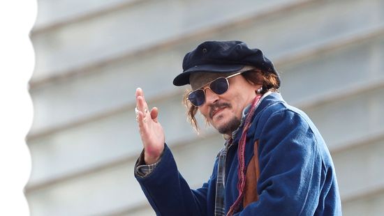 Így forgat Budapesten Johnny Depp + videó