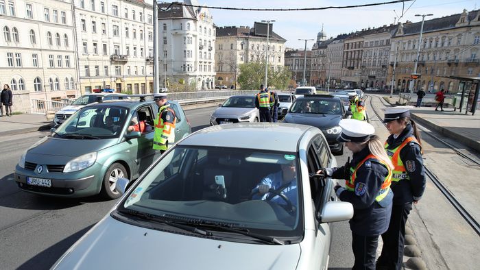 20230410 budapest petofi hid pesti hidfoje a finn modszert alkalmazva a rendorseg teljes ut zar melett husveti alkohol szondaztatast vegez havran zoltan magyar nemzet