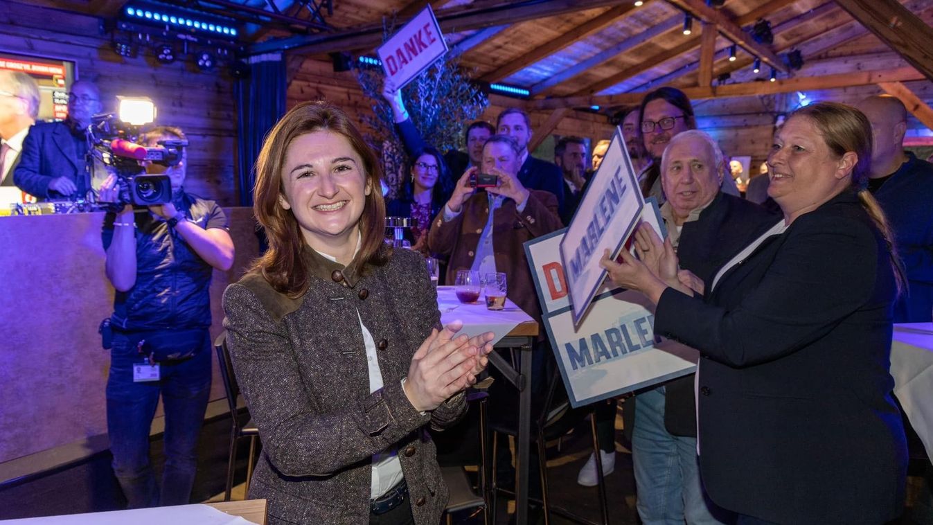 Marlene Svazek, az Osztrák Szabadságpárt Salzburg tartománybeli vezetője a 2023-as tartományi választások estéjén. (Forrás: facebook.com/Marlene.Svazek)