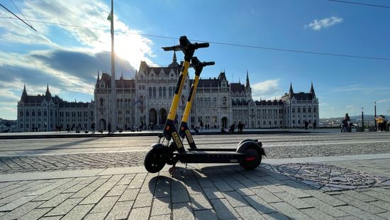 Rossz hír a séta szerelmeseinek, még több roller jön Budapestre