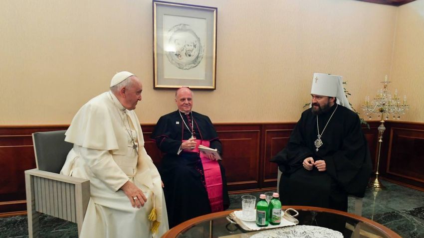  Ferenc pápa az orosz ortodox egyház metropolitájával találkozott