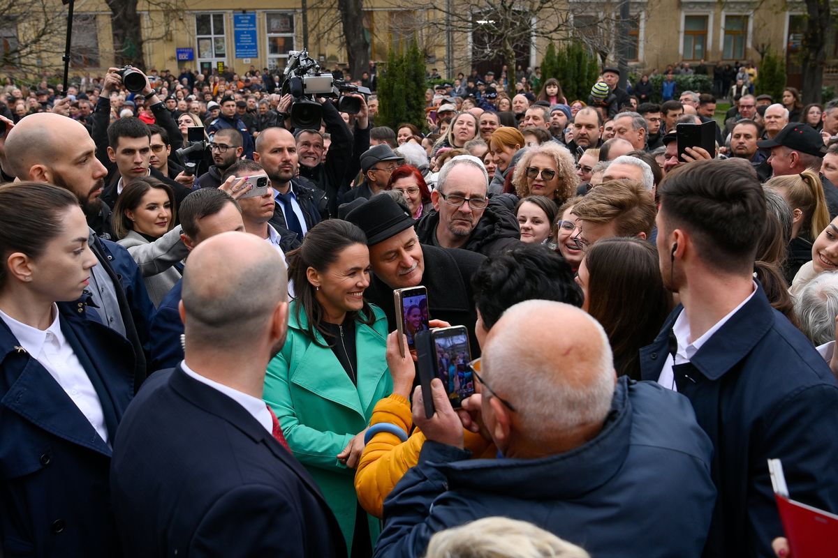 NOVÁK Katalin; KÖLCSEY Ferenc