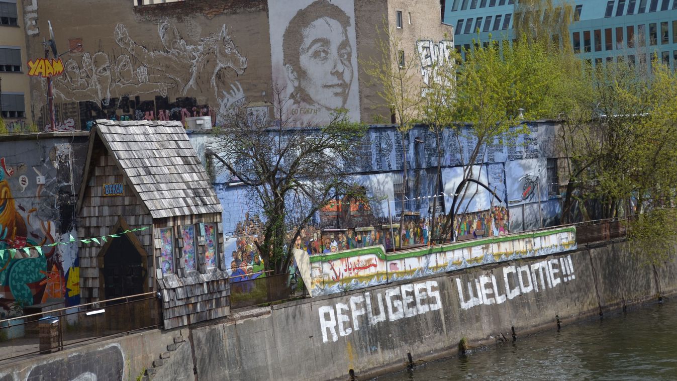 Menekültpárti graffiti Berlinben (Fotó: Flickr.com / Jeanne Menjoulet)