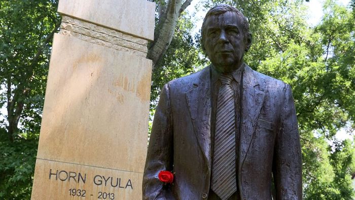 Most akkor komolyan vesszük vagy viccelünk a rendszerváltással?