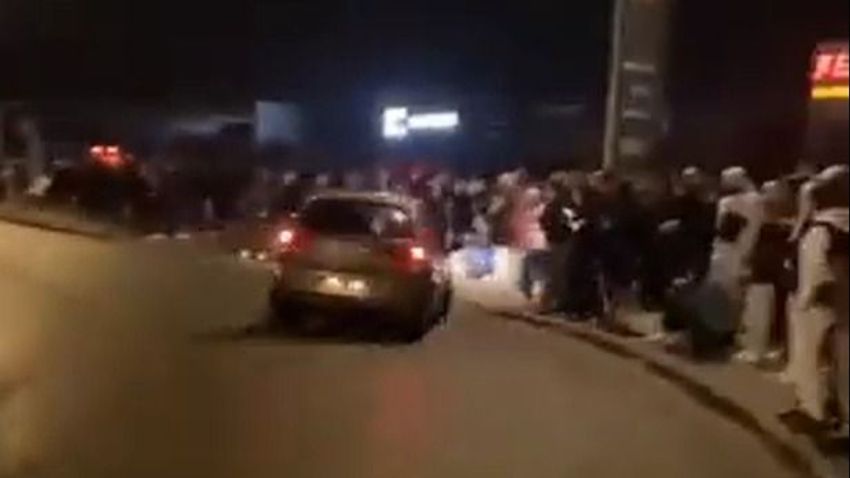 Tömegbe hajtott egy autós a franciaországi Bordeaux-ban