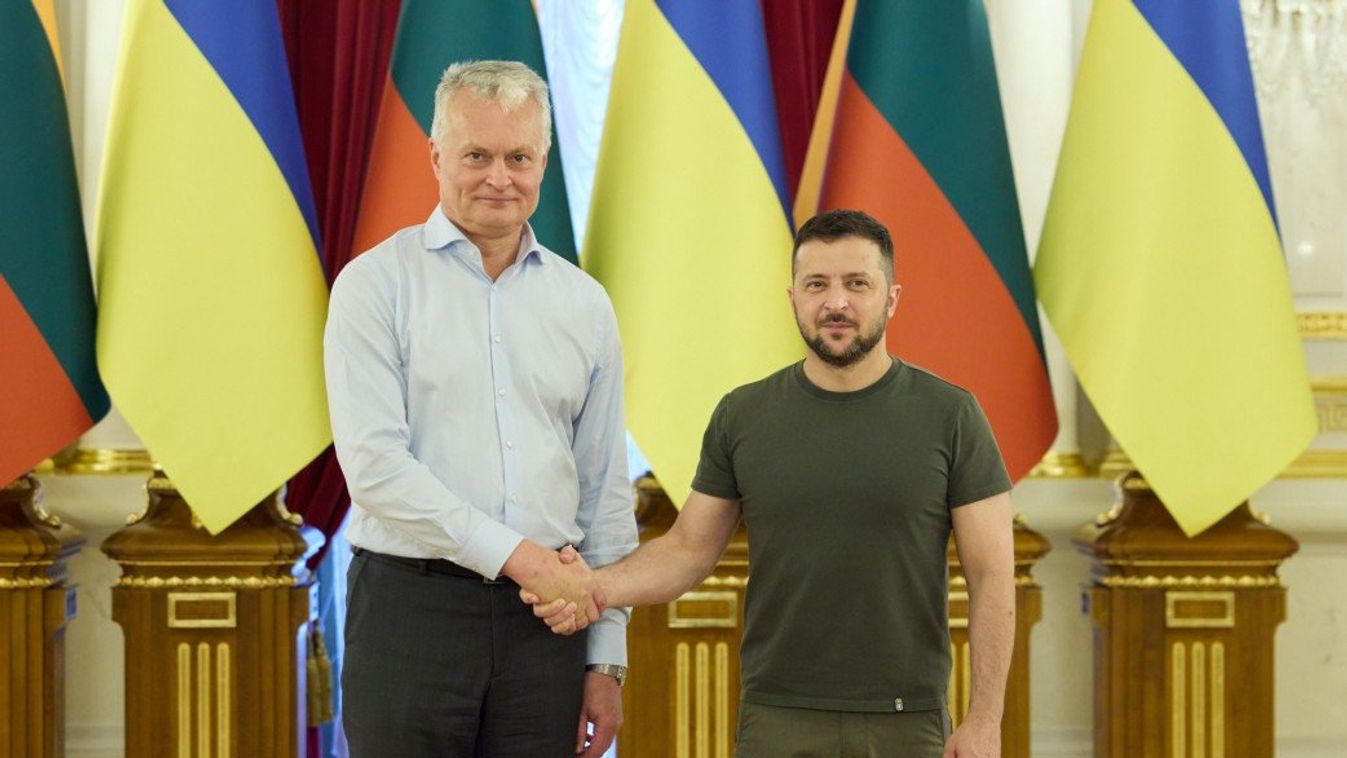 Gitanas Nauseda litván elnök (b) és Volodimir Zelenszkij ukrán államfő (j). (Fotó: Intermarium 24 / Twitter)