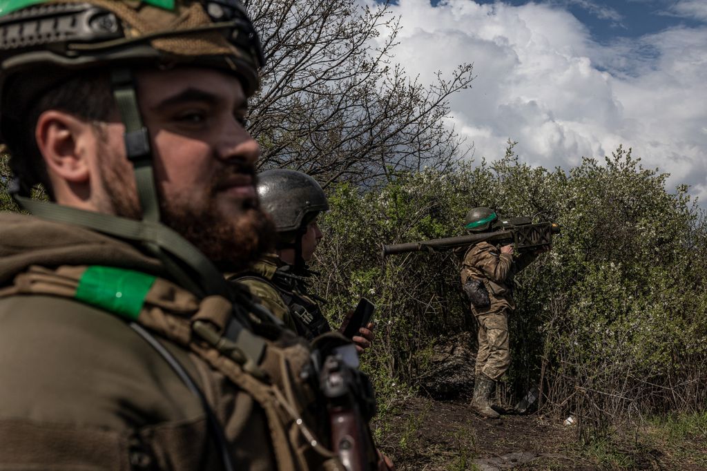 Ukrainian soldiers on the frontline in Donetsk Oblast