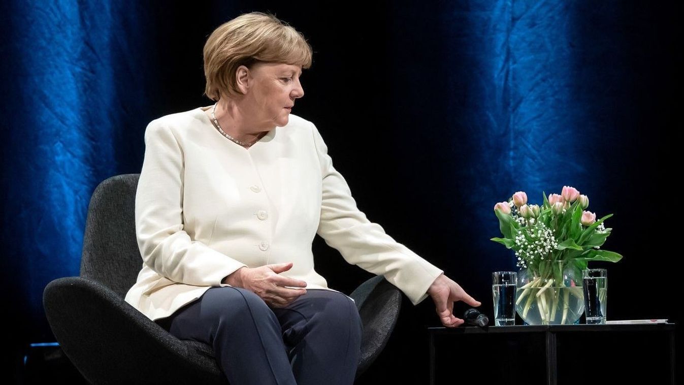 Angela Merkel CDU-politikus és volt német szövetségi kancellár a 2023-as lipcsei könyvvásár egyik pódiumbeszélgetésének résztvevőjeként. (Fotó: Twitter / Leipziger Buchmesse)