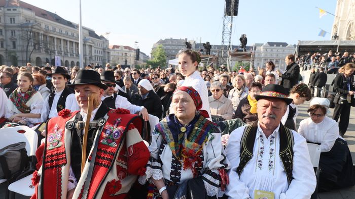 Kossuth tér Ferenc pápa