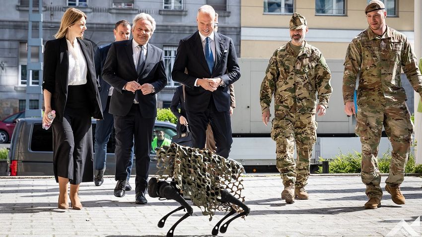 Új helyszínekre költözik a Hadtörténeti Intézet és Múzeum gyűjteménye