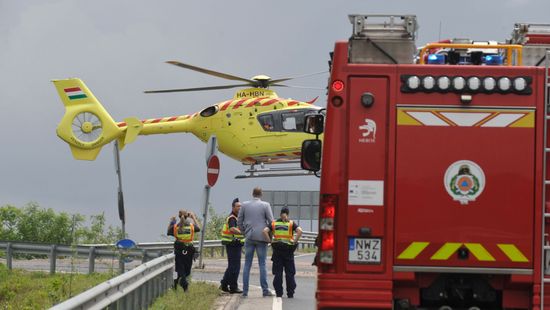 Mentőhelikoptereket riasztottak baleset miatt Ercsinél