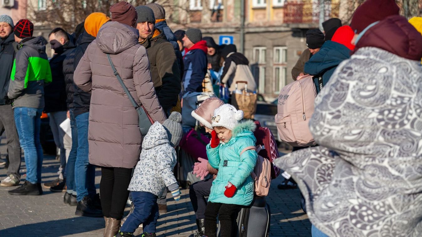 Menekülő ukrán gyerekek a lengyelországi Przemysl városban 2022. februárban. (Fotó: Flickr.com / Mirek Pruchnicki)