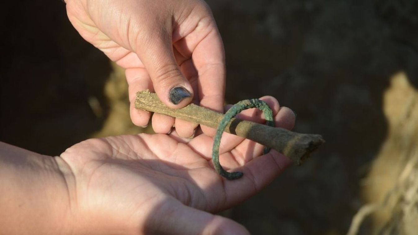 A csontváz csuklóján bronz karperecet találtak
Fotó:                                      / Forrás: Beküldött fotó
