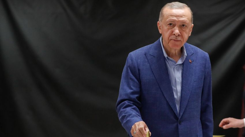 Leadták szavazatukat az elnökjelöltek a törökországi választáson
