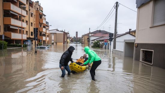 Teljesen víz alá került öt megye, többen meghaltak az olaszországi áradásokban