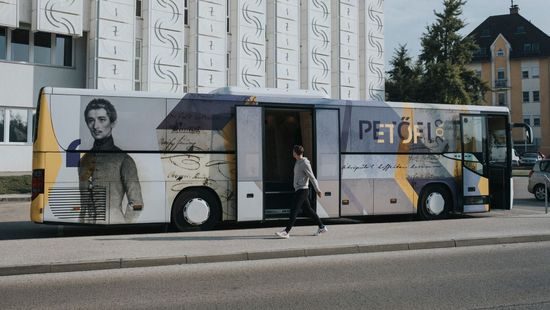 Budapestre érkezik a Petőfi Irodalmi Múzeum utazó kiállítása