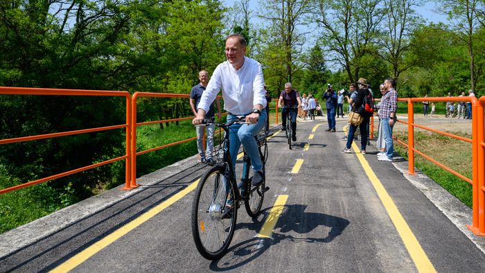 Navracsics Tibor: Az új csingervölgyi kerékpárút az ajkaiakat és a turistákat is szolgálja
