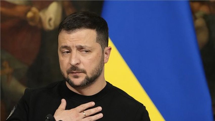 Zelenszkij a saját tervéhez ragaszkodik Ferenc pápáé helyett