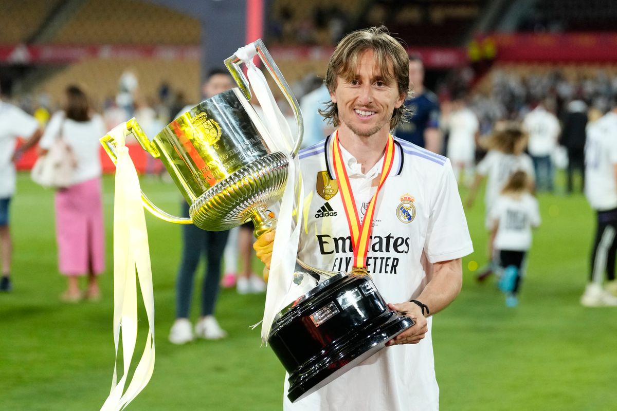 Luka Modric a Király Kupa serlegével