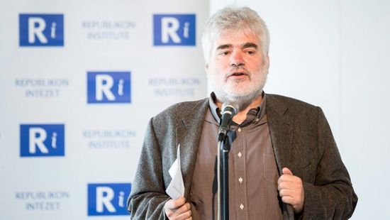 Nem vicc: Horn hazaárulózik